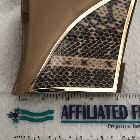 Snake & Milano calf leather slides w/gold trim. - Picture 6 of 6